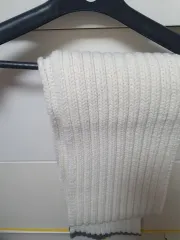 アイボリー色 ケーブル編みニットマフラー