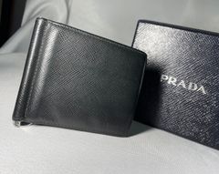 PRADAプラダ マネークリップ サフィアーノ メタルロゴ 折り財布 RFID RFID プラダ マネークリップ サフィアーノ メタルロゴ 折り財布 - メルカリ