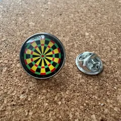 p262【ブルズアイ】スポーツ＆ゲーム・モチーフ ダーツボード　的　ピンバッジ ラペルピン