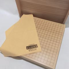 日向榧卓上碁盤 2寸 ハギ盤 19路 天地柾目 本榧 国産 天然木 足付 桐蓋