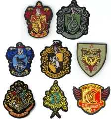 【中古】バッジ・ピンズ 全8種セット 「ハリー・ポッター 紋章刺繍ブローチコレクション」