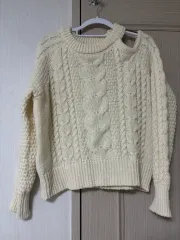 片方オフショルダー オフショルダー ニット アイボリー