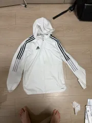 アディダス 白 ウィンドブレーカー