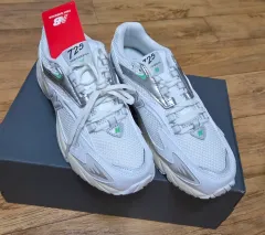 New Balance 725 ホワイト シルバー スニーカー (240)