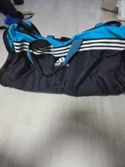 アディダス ブラック/ブルー スポーツバッグ