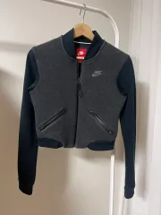 ナイキ レディース クロップド ジップアップ ジャケット s