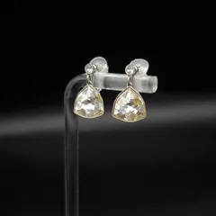 SWAROVSKI スワロフスキー イヤリング クリスタル トライアングル シルバーカラー 上品 揺れる きらきら 輝き ギフト プレゼント 贈り物のサムネイル