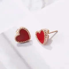大人可愛い 赤 ハート ピアス 小ぶり ゴールド縁 上品 スタッド レディース