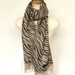 値下げ交渉歓迎 アンタイトル 26トレンド ゼブラ柄 大判ストール UNTITLEDゼブラ柄/アニマル柄 大判ストール ショール/ひざ掛け フリンジ付き グレージュ/ブラウン系 総柄 秋冬小物 首元のアクセント 防寒アイテム B-217