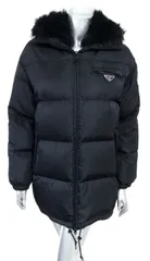 値下げ早い者勝ち！ずっと着られるシンプルデザイン！【極美品】PRADA プラダ Re-Nylon リナイロン 21AW ファー付 ダウンジャケット コート 38 三角ロゴ 国内正規品 2A48