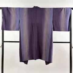 【美品】 羽織 身丈103cm 裄丈66.5cm M 地紋 縦ぼかし柄 紫 正絹 逸品 【中古】