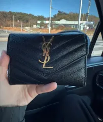 イヴ・サンローラン マトラッセ ゴールド カードウォレット ブラック (正規品)