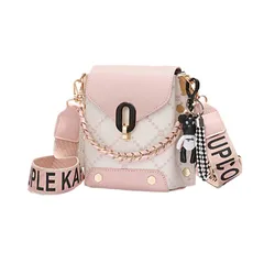 【新着商品】[NICOLE & DORIS] 縦型 ミニショルダーバッグ レディース 斜め掛け ハンドバッグ 小さめ 2way 肩掛け 手提げカバン 仕切り 防水 フラップ式 取り外し可能ベルト チャーム付き 人気 おしゃれ bag PUレザー