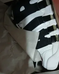 ナイキ エア モア アップテンポ 白黒