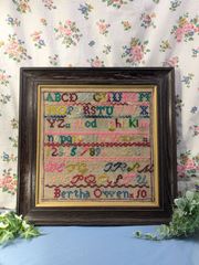 大きめ イギリス アンティーク 刺繍額 スクールサンプラー - メルカリ