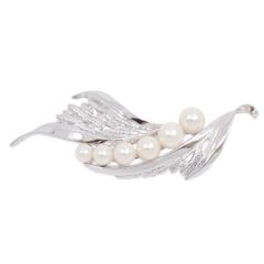 美品】MIKIMOTO ミキモト リーフモチーフ ブローチ シルバー/パール6粒