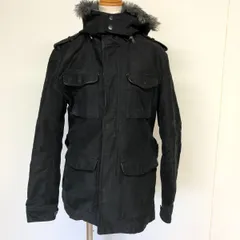 [値下げ交渉歓迎] コムサイズム 中綿 ミリタリージャケット 黒 M ファー付きフード  2WAY仕様 4ポケットデザイン:  エポレット（肩章） 比翼（フライフロント）。  ポリエステル素材:ウエストドローコード 五角形フラップ B-244