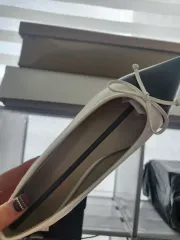 アイボリー リボン 装飾 レディース パンプス