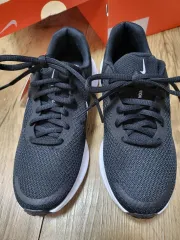 ナイキ Revolution ブラック スニーカー