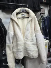 アディダス アイボリー ボア ジャケット