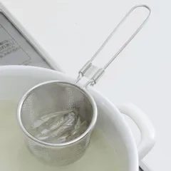 ザル ママクック ちょこっとゆでザル ステンレス製 食洗機対応 日本製 （ Mamacok 茹でザル 茹でざる 小さめ ストレーナー 水切りざる 持ち手付き 茹で分け 茹で上げ 片手 湯切り 水切り キッチンツール 下ごしらえ 便利グッズ ）)のサムネイル