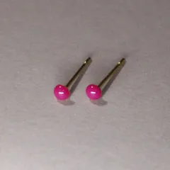 3mm 小ぶりで主張が控えめなスタッズピアス　出っ張りが少なく引っ掛かりにくい　アレルギー対応ステンレス　マジェンタ