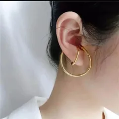 イヤーカフ 大ぶり フープ ゴールド レディース ノンホール ピアス風 痛くない 軽量 おしゃれ 韓国 アクセサリー シンプル 上品 普段使い 結婚式 二次会 デート 大人可愛い 人気 トレンド コーデ ギフト プレゼント