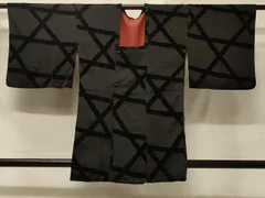 平和屋着物＃道行コート　輪奈ビロード　幾何学文様　黒地　正絹　逸品　CABD1382in