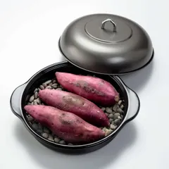焼き芋鍋 24cm IH対応 ホーロー石焼きいも器 （ IH ガス火 対応 焼きいも鍋 やきいも鍋 焼芋鍋 家庭用焼き芋鍋 焼き芋用鍋 蓋付き 石付き 自家製焼き芋 自家製やきいも 自家製焼芋 遠赤外線効果本格的 お手軽 簡単 ）)のサムネイル