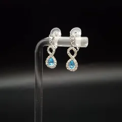 美品 SWAROVSKI Infinity スワロフスキー インフィニティ イヤリング クリスタル ラインストーン シルバーカラー 上品 揺れる エレガント きらきら ギフト プレゼント 贈り物