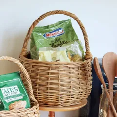 バスケット アラログ グリーンバスケット ラウンド ラタン （ かご カゴ 収納 直径26cm 皮付き 天然素材 アジアン雑貨 ハンドメイド 収納かご 丸 藤 小物収納 持ち手付き 果物 手編み 小物入れ おしゃれ インテリア 見せる収納 ）)