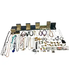 ★ 昭和レトロ 平成レトロ アクセサリー 大量  まとめ商品 ブローチ ネックレス リング イヤリング 他 ビンテージ アンティーク 現状品