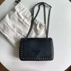 PRADA チェーンバッグ