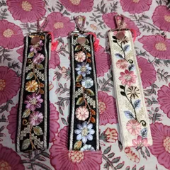 ハンドストラップ　インド刺繍リボン　ハンドメイド