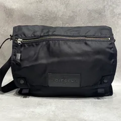 DIESEL ディーゼル メッセンジャーバッグ ショルダーバッグ ナイロン ブラック 黒 メンズ レディース 斜め掛け クロスボディバッグ ロゴプレート 大容量 カジュアル 通勤 通学 人気 定番 ストリート A4収納可能 フラップバッグ