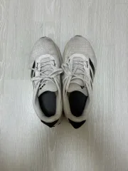 アディダス 白 ランニングシューズ