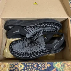 085 KEEN キーン uneek ユニーク サンダル