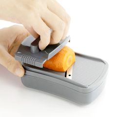 野菜調理器セット 6点セット コンパクト 日本製 （ おろし器 千切り器 野菜スライサー セット 調理器 ベジタブルスライサー おろし金 大根おろし 皮むき器 スライス 安全ガード キッチンツール 受け皿付き ）)