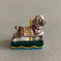 メリーゴーランドのイヌのフェーブ／犬／回転木馬／遊園地／フランス