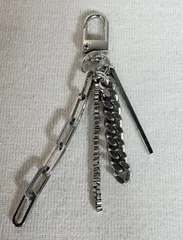 キーホルダー　シルバー　バッグチャーム　チェーンデザイン