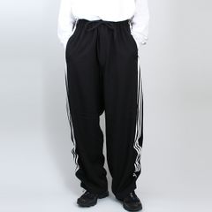 新品XL⭐️adidas × everyone トラックパンツ ブラック - メルカリ