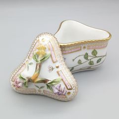 ロイヤルコペンハーゲン フローラ ダニカ トライアングル カスタード