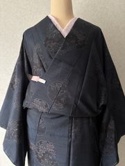 未使用しつけ極美品◇結城紬 葡萄蔦柄の小紋 亀甲 葡萄色 - メルカリ