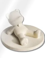 CIOP(シオップ) 可愛い くま の スマホスタンド リラックスタイプ ホワイト 熊好きさんへのプレゼントに最適。 デスクを癒すおしゃれかわいいインテリア 卓上 携帯