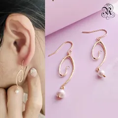 ピアス ロングピアス 淡水パール 本物真珠 6月誕生石 波 曲線 アートデザイン 大人気 エレガント 顔痩せ効果 大人可愛い 卒業式 入学式 入園式 卒園式 お呼ばれ パーティー 二次会 女子会 プレゼント ギフト 春 新生活 フォーマル 華やか