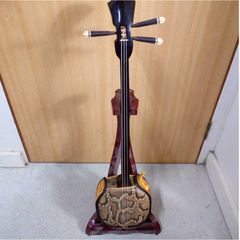 ❗️✨本蛇皮三線✨❗️】沖縄伝統楽器✨ 金糸刺繍胴巻きモデル 約414g