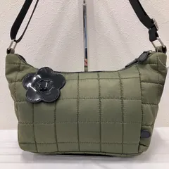 9804　MARY QUANT　マリークワント　 ショルダーバッグ　斜めがけ　紐調節可能　 カーキ系　緑　キルティング　デイジー　 花モチーフ　ナイロン　レディース