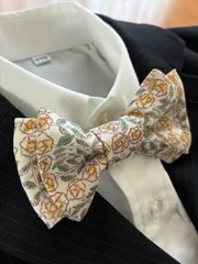 リバティ*卒園入学式＊９×５ｃｍ蝶ネクタイ＊リバティ「スリーピングローズ」イエロー使用＊オシャレなぼくちゃん風