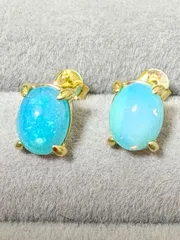 エチオピア産ブルーカラーオパール オーバルピアス（SILVER925・18KGP仕上げ／刻印あり）