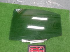 NISSANオーラ6AA-FSNE13左リア純正ドアプライバシーガラス 中古品
